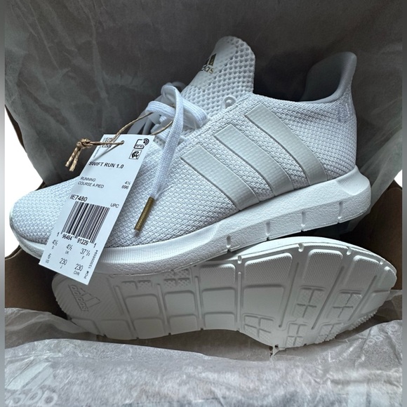 Adidas Swift Run Shoes White and Gold - Picture 1 of 9